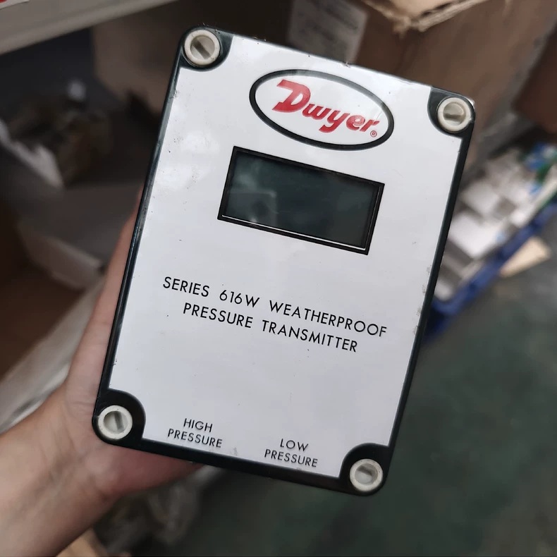 Dwyer Differential Pressure Transmitter 616W-2M-LCD