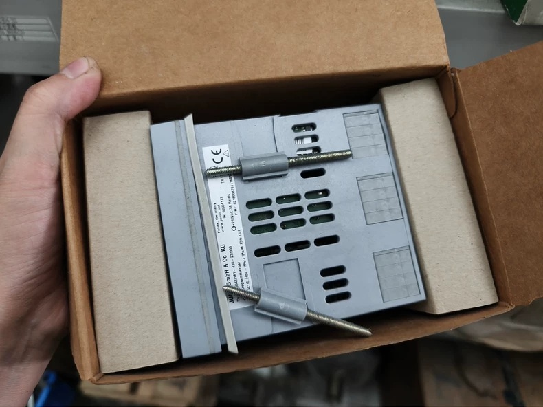 JUMO Temperature Controller 703042/181-430-23/000 thumbnail