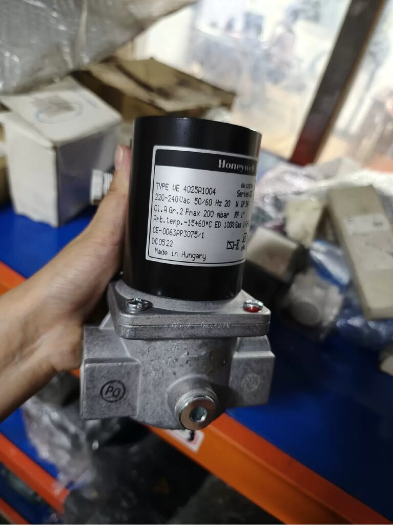 Honeywell Solenoid Valve VE4025A1004