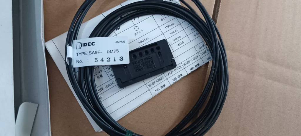 IDEC SA9F-DM75 Fiber Optic Sensor