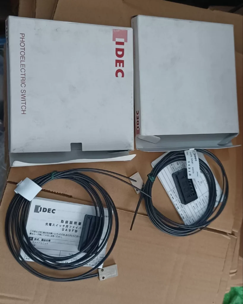 IDEC SA9F-DM75 Fiber Optic Sensor thumbnail