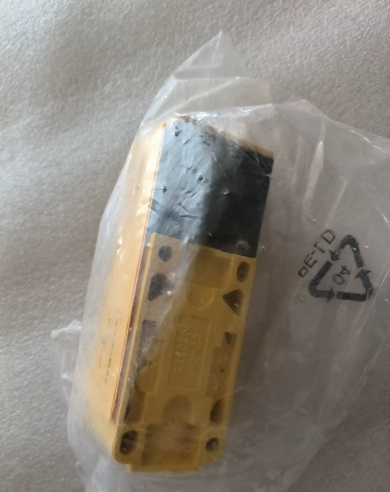 TURCK Proximity Sensor BI20U-CP40-AP6X2 thumbnail