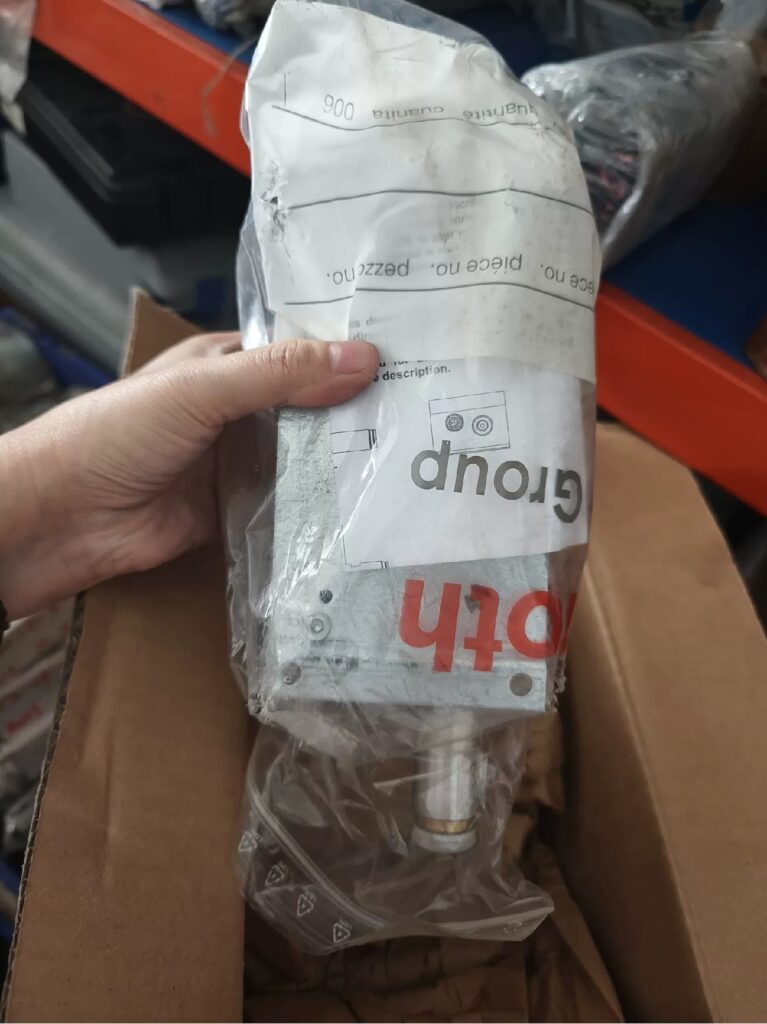 Bosch Rexroth Valve R414000126 thumbnail