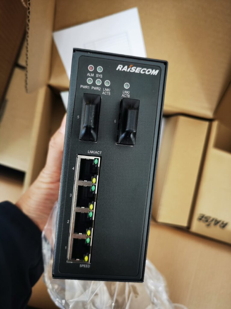 UT Starcom Gazelle S1006i-2FX-4FE-S2-DCW48 Network Switch