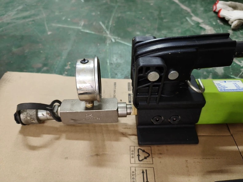 HAHN+KOLB Hydraulic Flange Spreader Kit P-392 thumbnail