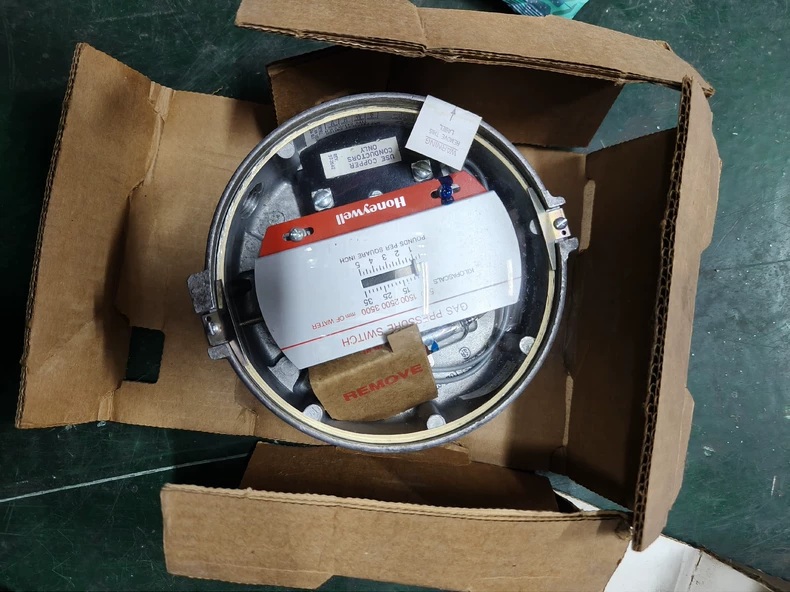 Honeywell Gas Pressure Switch C437G 1002 thumbnail