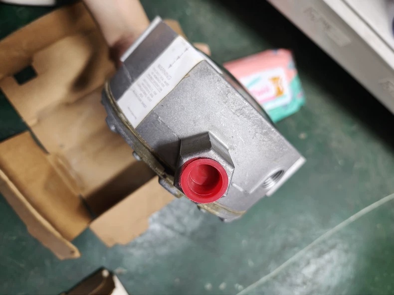 Honeywell Gas Pressure Switch C437G 1002 thumbnail