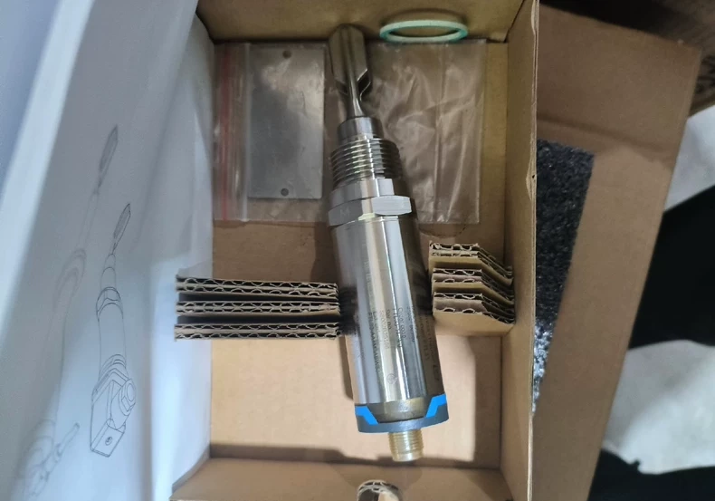 Endress+Hauser Level Switch FTL33-14P4/0 thumbnail