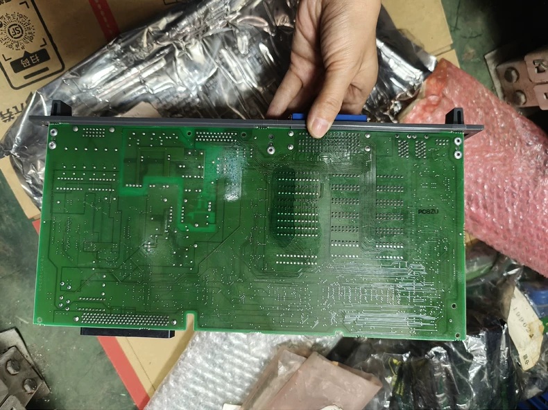 FANUC Robot Control Board A16B-2201-0472/08G thumbnail