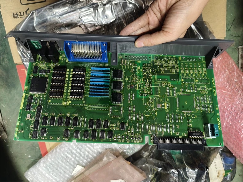 FANUC Robot Control Board A16B-2201-0472/08G thumbnail