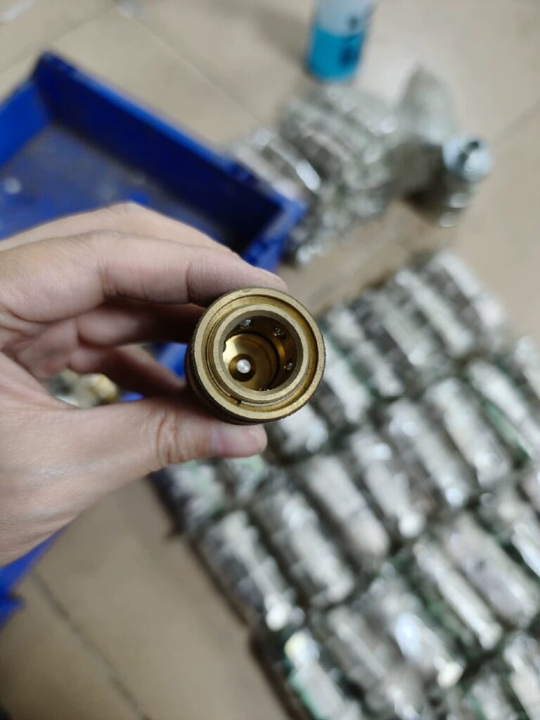 Nitto Kohki Vacuum Quick Coupler 2S-V thumbnail