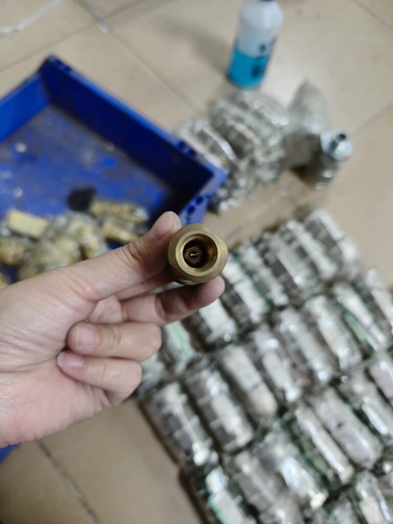 Nitto Kohki Vacuum Quick Coupler 2S-V thumbnail