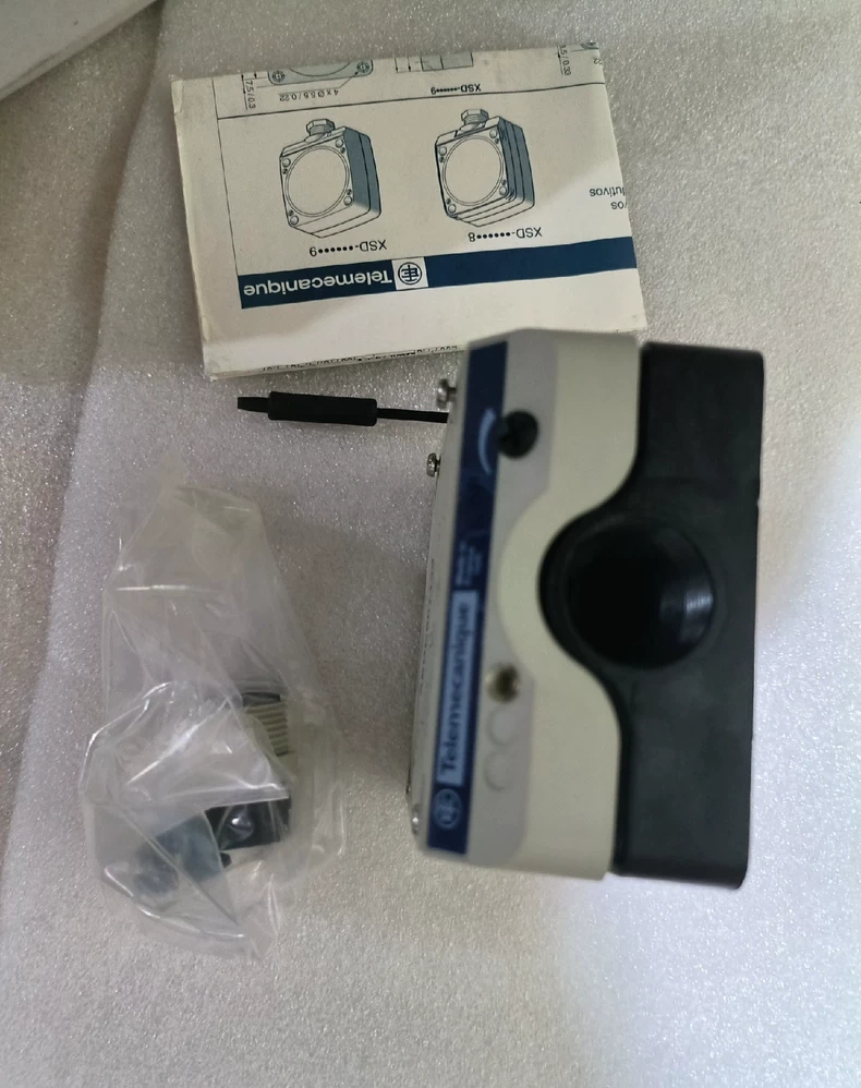 Schneider Electric Proximity Sensor XSDC607139 thumbnail