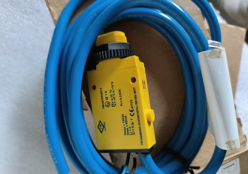 TURCK Photoelectric Sensor E06M-MI-Y1 thumbnail