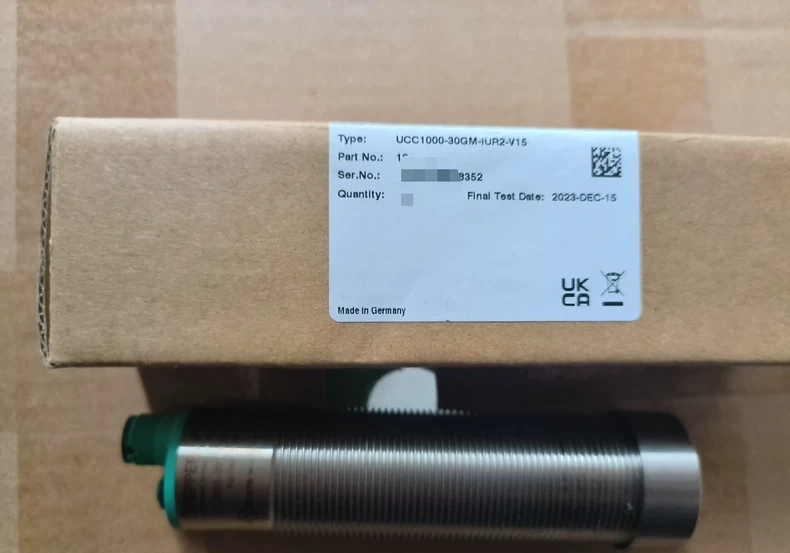Pepperl+Fuchs Ultrasonic Sensor UCC1000-30GM-IUR2-V15 thumbnail