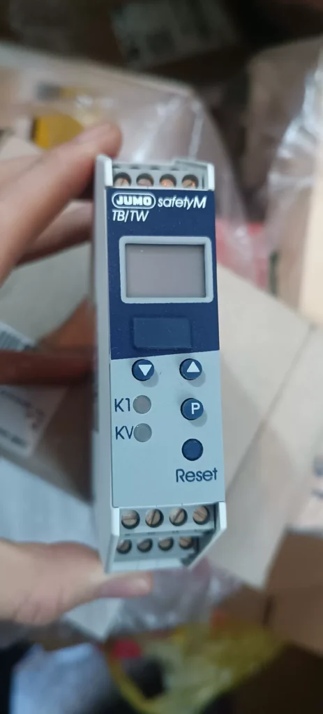 JUMO 701160/8-0153-001-25 Controller thumbnail