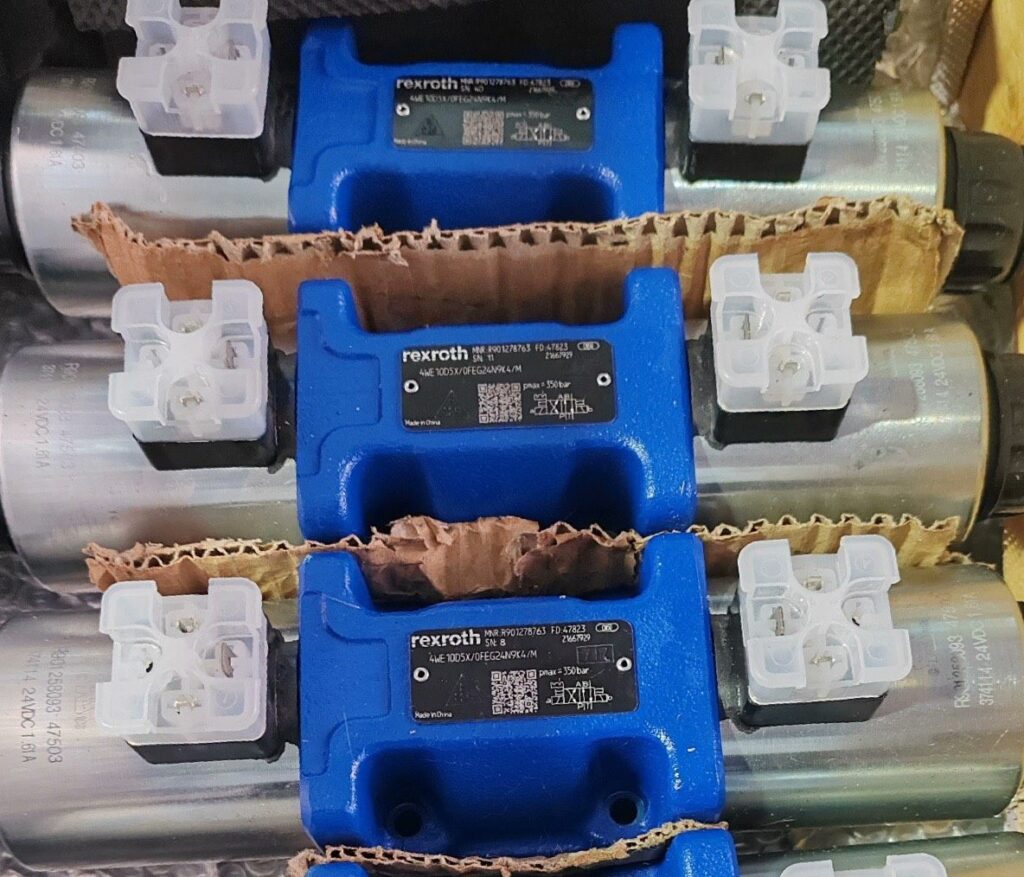 Bosch Rexroth R901278763 4WE10D5X/OFEG24N9K4/M Valve thumbnail