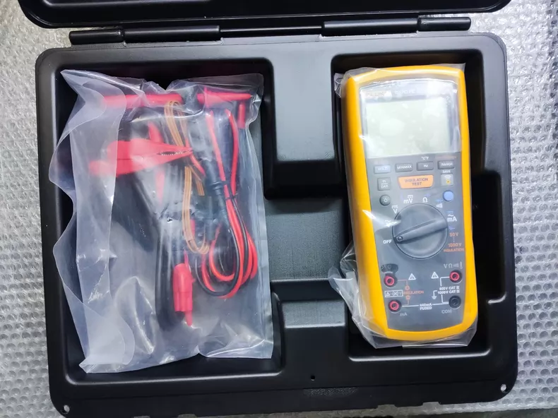 FLUKE 1587 Multimeter