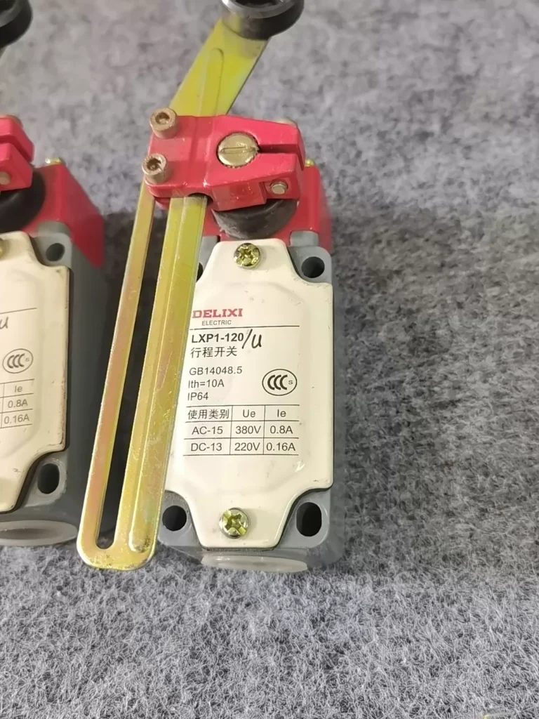 Delixi Electric LXP1-120/U Limit Switch thumbnail