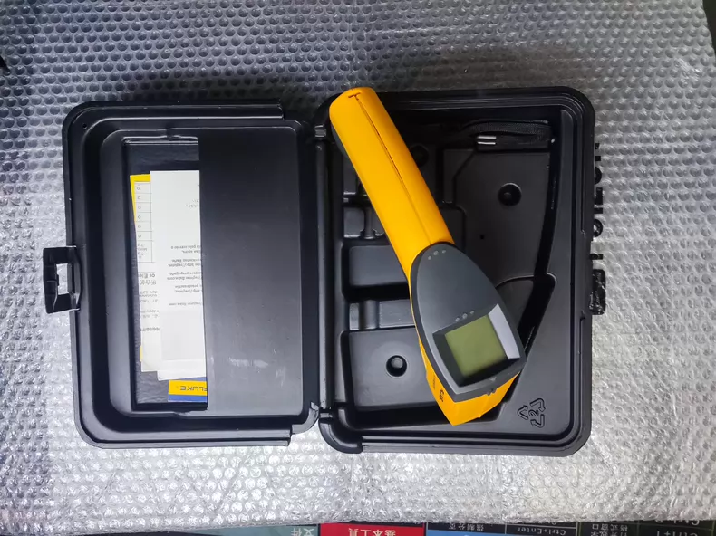 FLUKE F63 Infrared Thermometer thumbnail