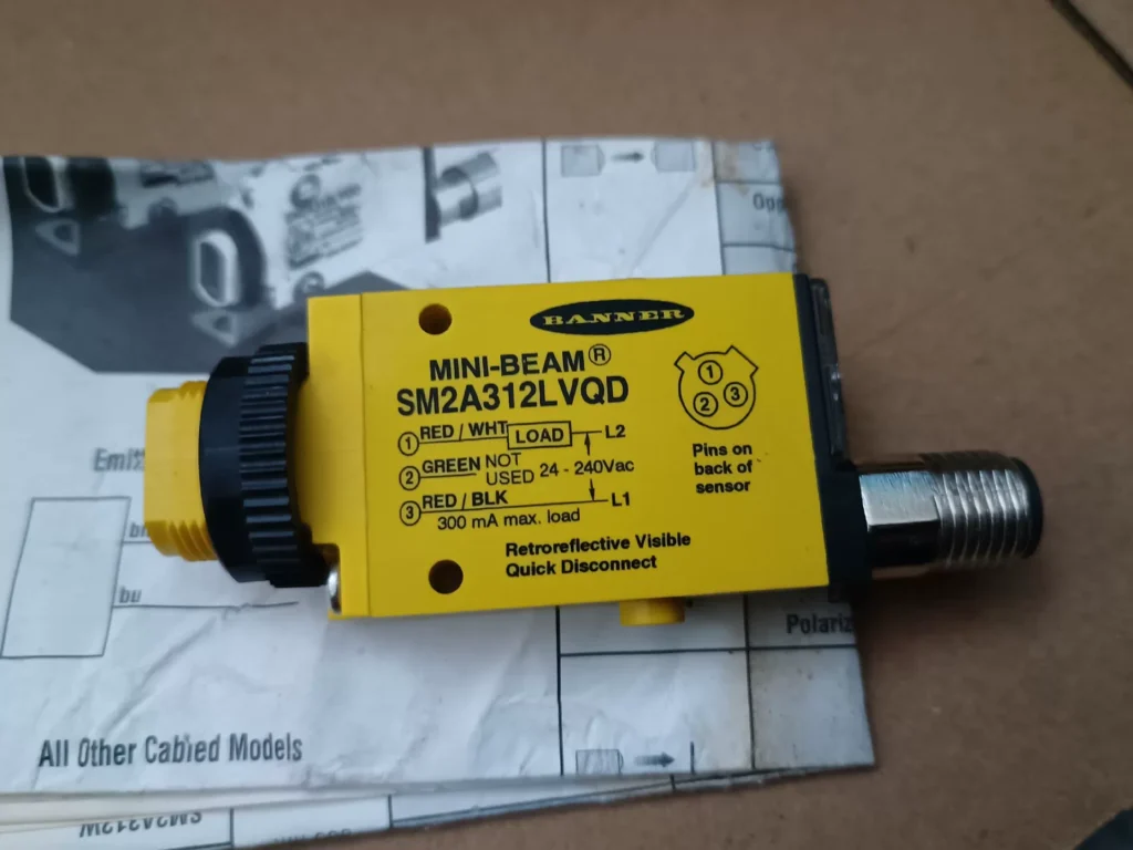 Banner Engineering SM2A312LVQD Photoelectric Sensor thumbnail