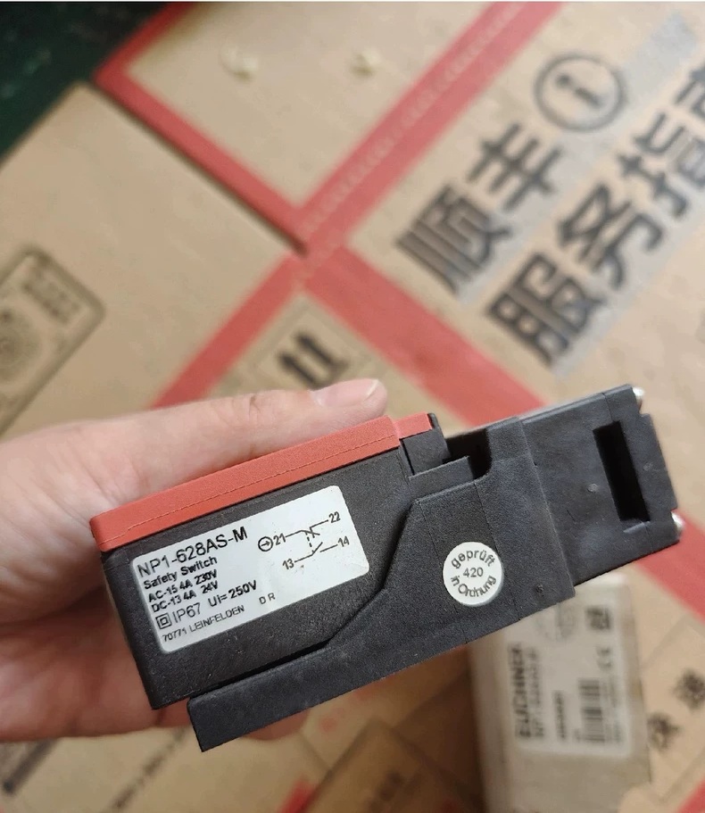Euchner Safety Switch 083688 / NP1-628AS-M thumbnail