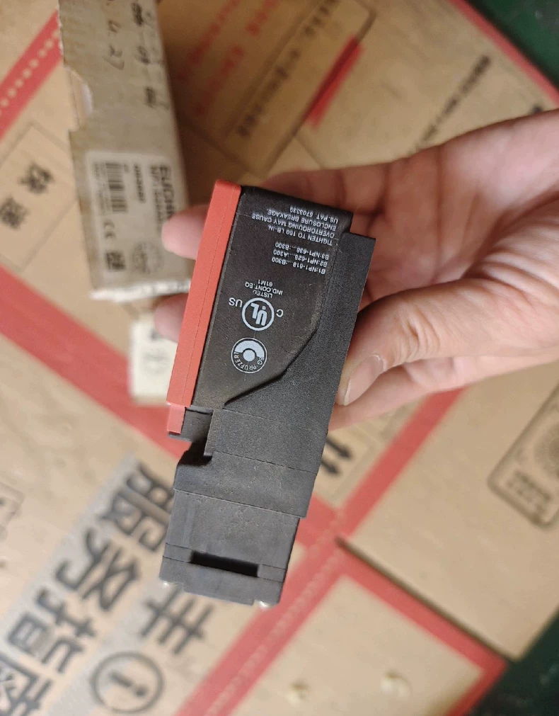 Euchner Safety Switch 083688 / NP1-628AS-M thumbnail