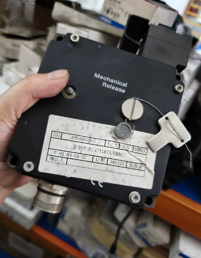 Euchner Safety Switch 093863 / TZ1RE024 thumbnail
