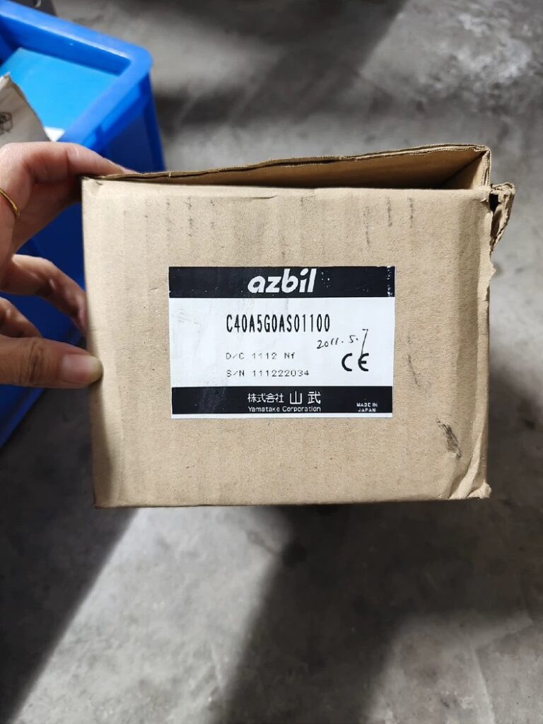 Azbil Temperature Controller SDC40 / C40A5G0AS0110 thumbnail