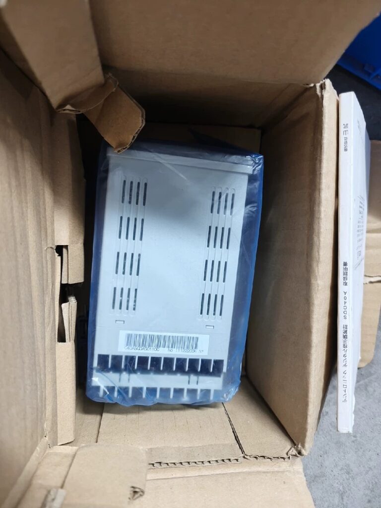 Azbil Temperature Controller SDC40 / C40A5G0AS0110 thumbnail