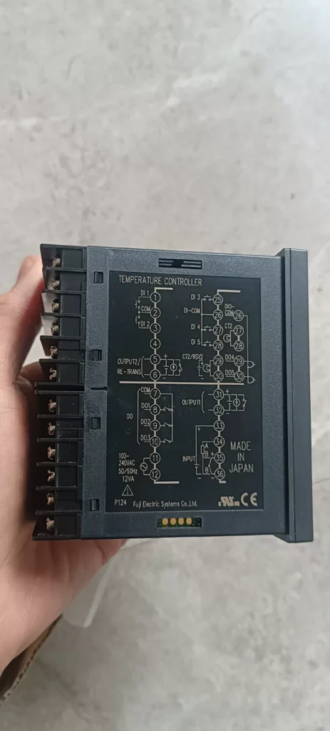 Fuji Electric PXG5AYT1-MYY00 Temperature Controller