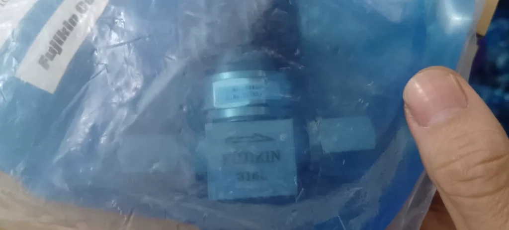 Fujikin NFUND-71G-6.35-2 Valve thumbnail
