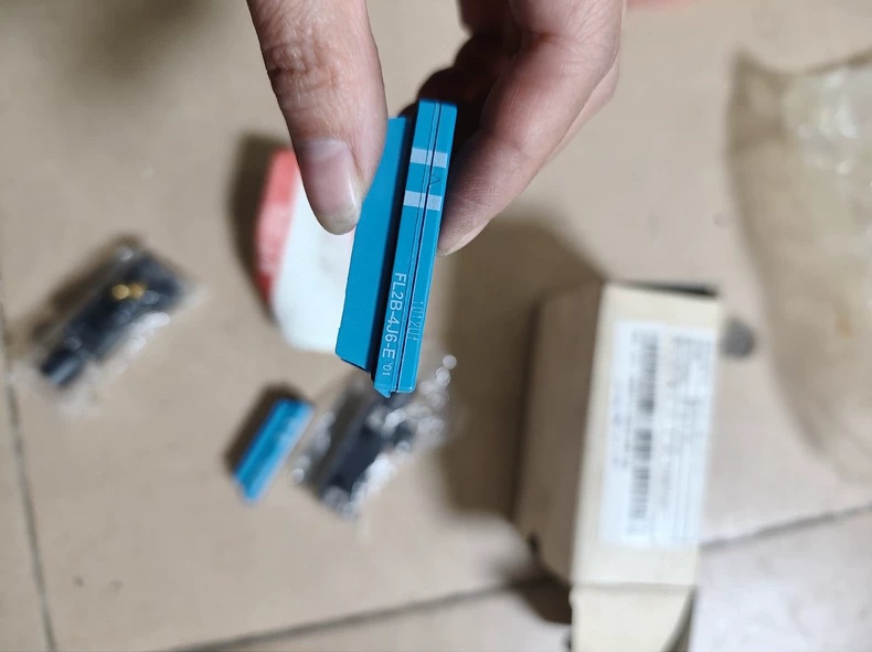 Azbil Limit Switch FL2B-4J6 thumbnail