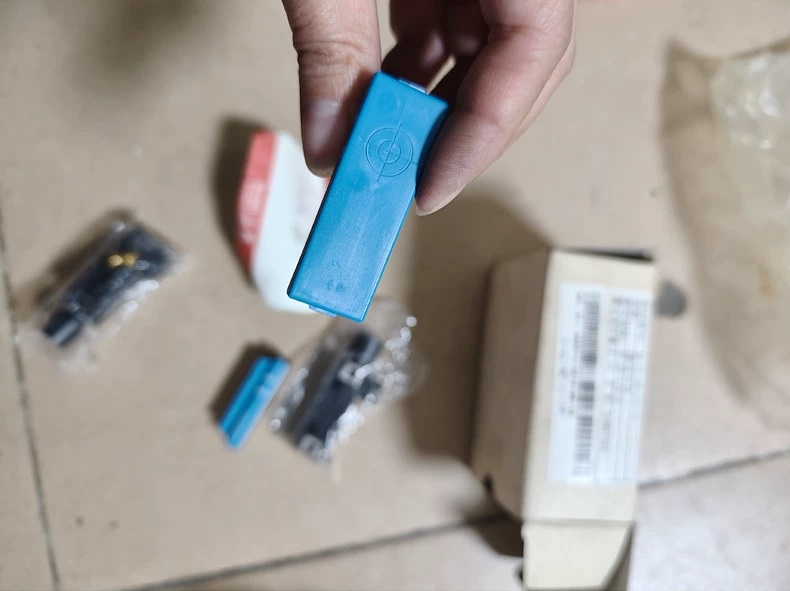 Azbil Limit Switch FL2B-4J6 thumbnail