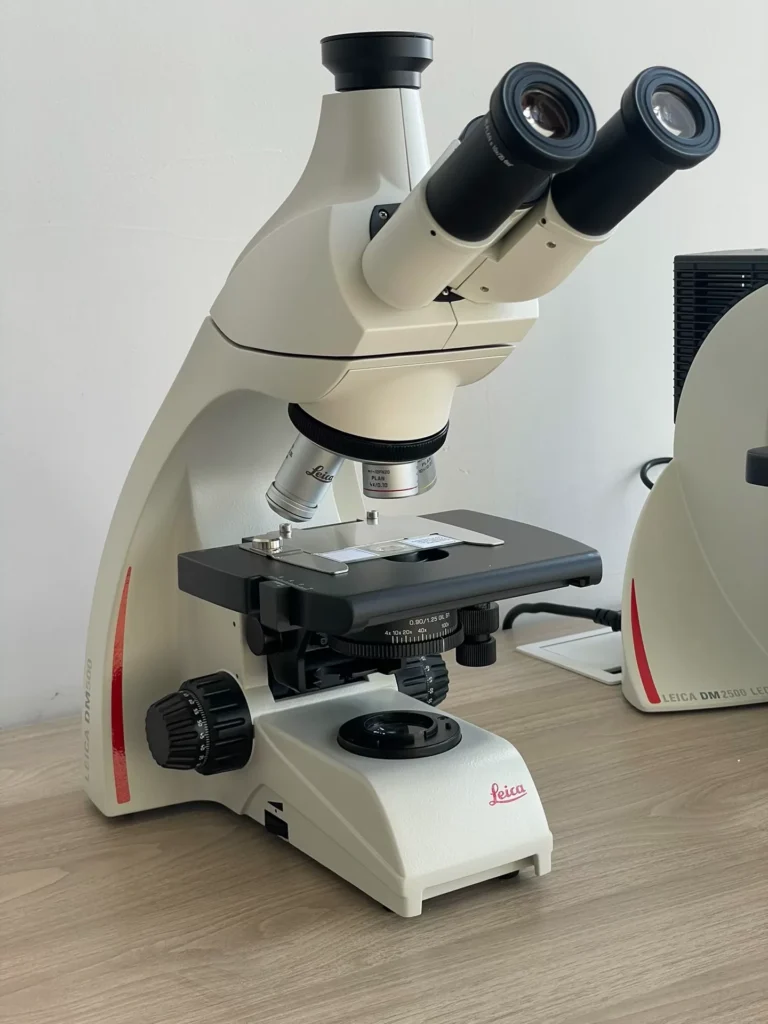 Leica DM500 Biological Microscope
