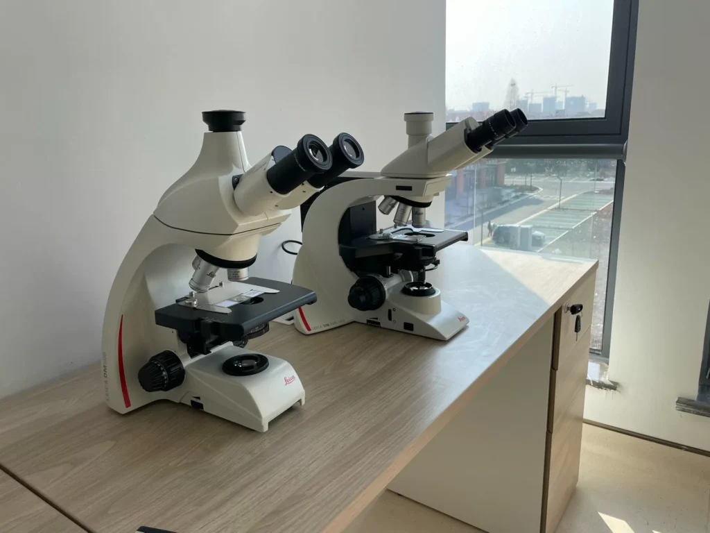 Leica DM500 Biological Microscope thumbnail