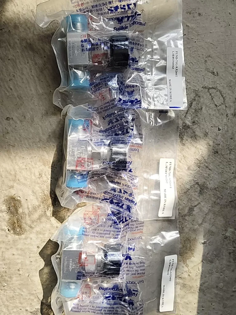 Fujikin FUND-4VM-P-BRC Diaphragm Valve thumbnail