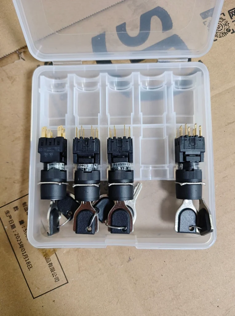Fuji Electric Key Selector Switch AH185-RJM2AA