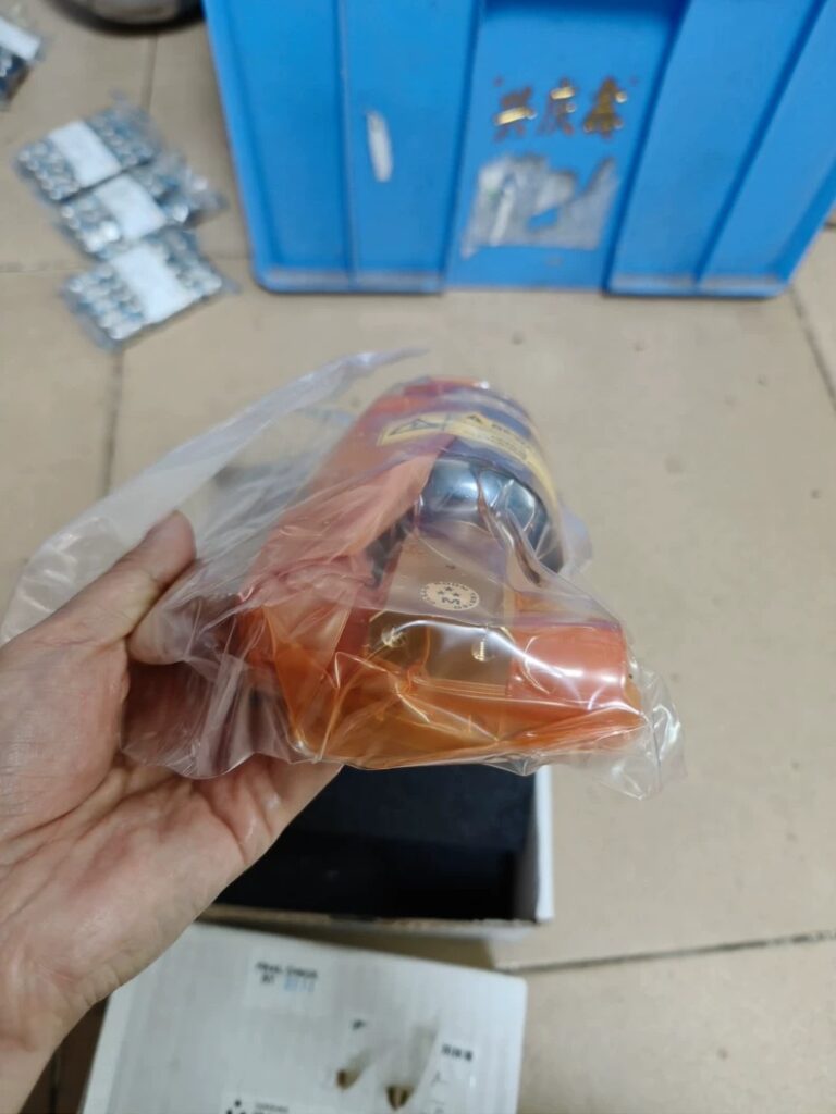 ROTAREX Diaphragm Valve M8.1V-HPNF 2V11 thumbnail
