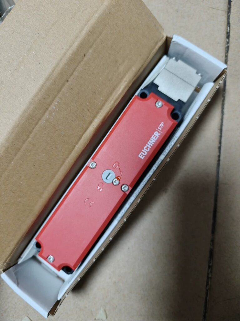 Euchner Safety Travel Switch 091493 / STP3A-213IA024M thumbnail