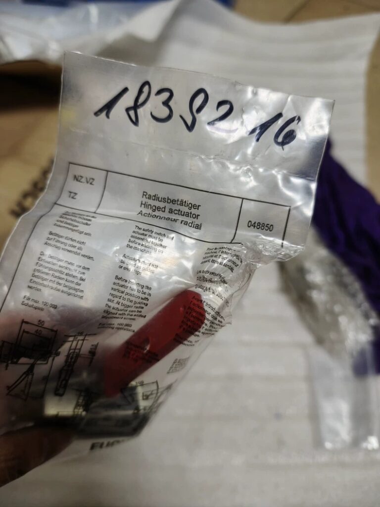 Euchner Safety Lever Switch 048850 thumbnail