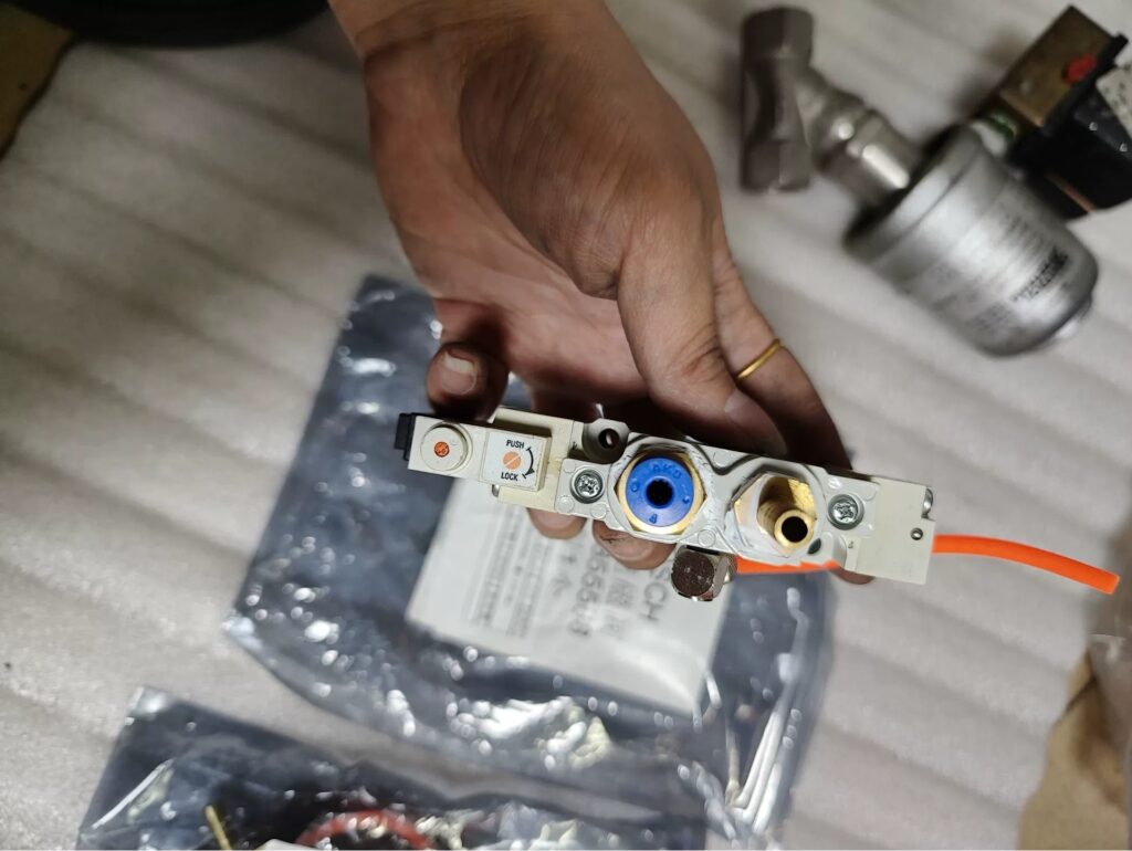 Bosch Solenoid Valve XM16855588 thumbnail