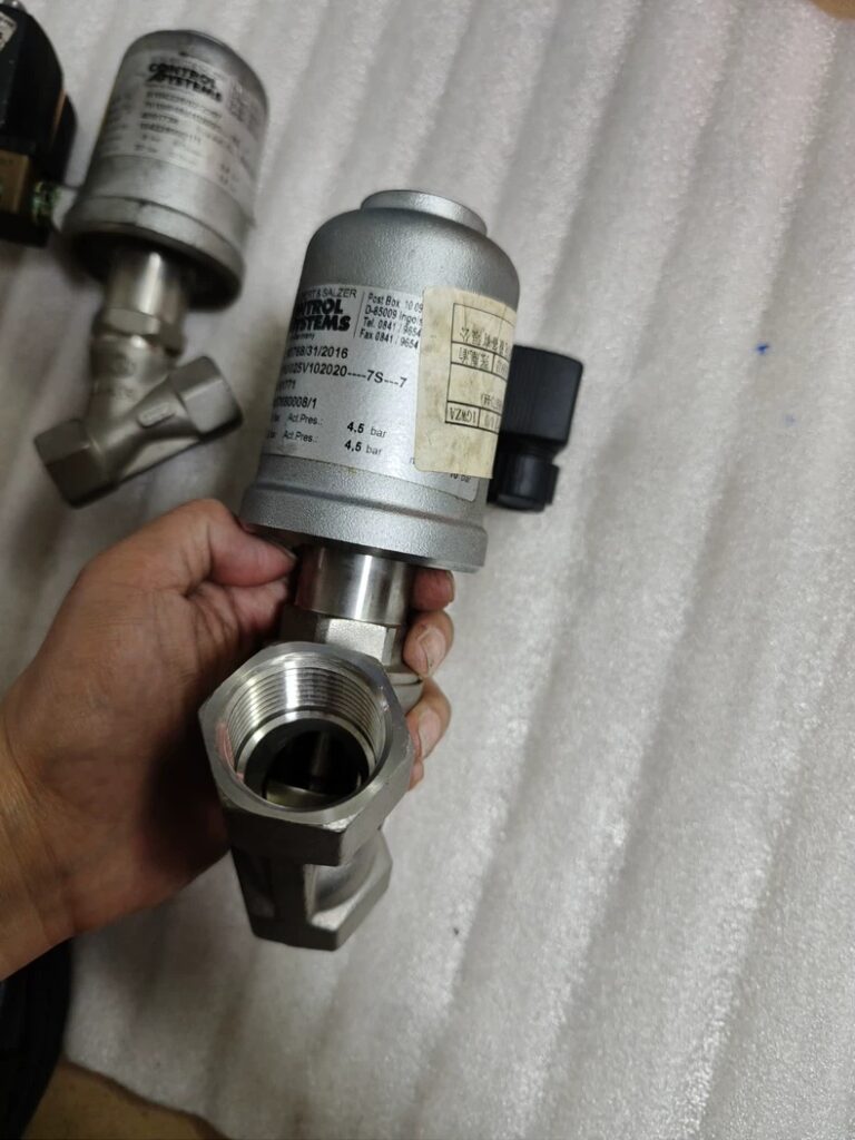 Schubert & Salzer Angle Seat Valve 7010 / DN25 thumbnail