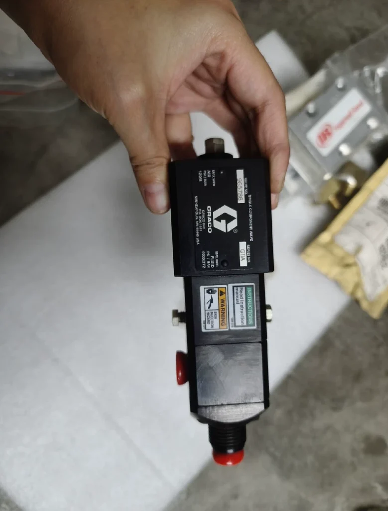Graco Pneumatic Dispense Valve 965786 thumbnail