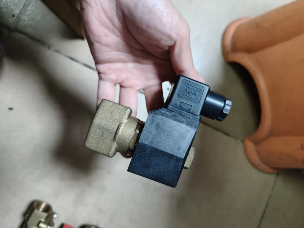 CKD Solenoid Valve AB41-03-7-02E-AC220V/Z thumbnail