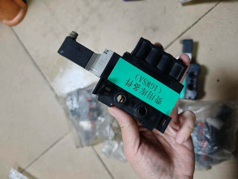 Bürkert Solenoid Valve 5470 / 00209265 thumbnail