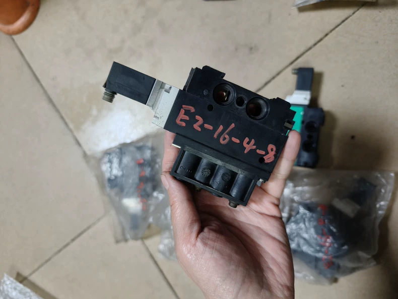 Bürkert Solenoid Valve 5470 / 00209265 thumbnail