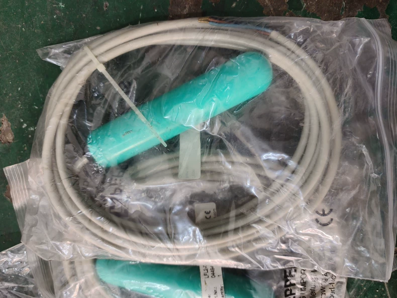 Pepperl+Fuchs Level Switch LFL2-CK-U-PUR3 / 0449 thumbnail