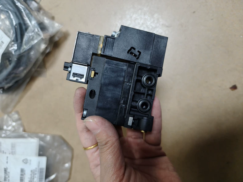 CROUZET Solenoid Valve Assembly 81513200 / 815130 thumbnail