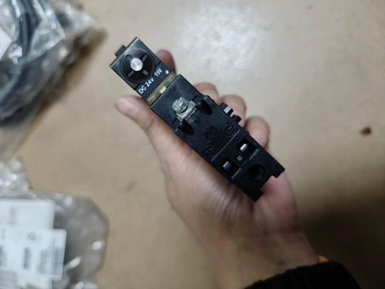 CROUZET Solenoid Valve Assembly 81513200 / 815130 thumbnail